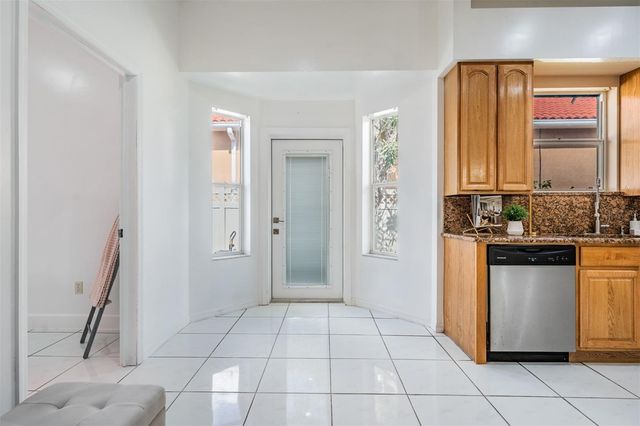 8905 W HAMILTON AVENUE, Tampa, FL 33615