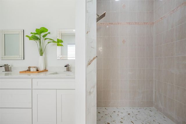 8905 W HAMILTON AVENUE, Tampa, FL 33615