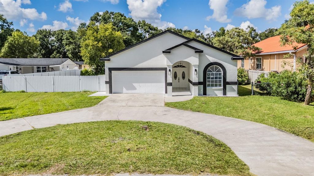 Image 2 of property listing at 8905 W HAMILTON AVENUE, Tampa, FL 33615