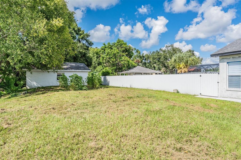 Image 14 of property listing at 8905 W HAMILTON AVENUE, Tampa, FL 33615