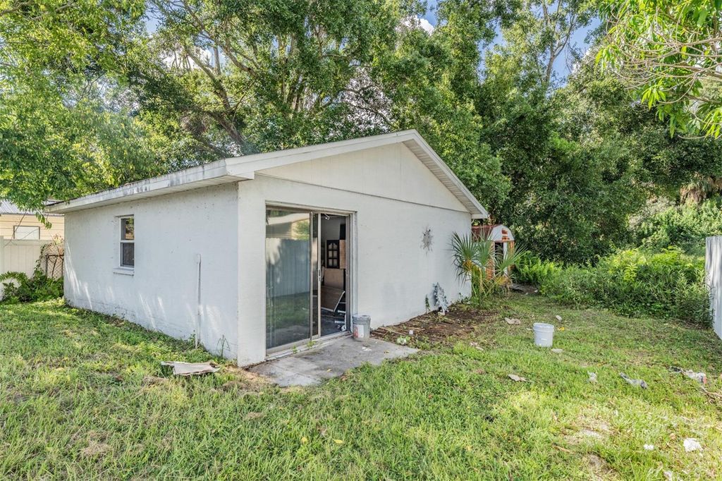 Image 15 of property listing at 8905 W HAMILTON AVENUE, Tampa, FL 33615