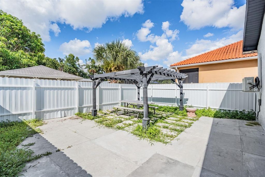 Image 16 of property listing at 8905 W HAMILTON AVENUE, Tampa, FL 33615