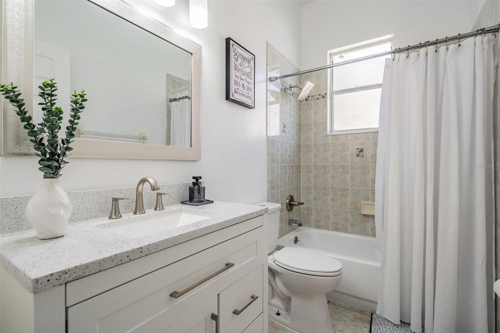 Image 20 of property listing at 8905 W HAMILTON AVENUE, Tampa, FL 33615