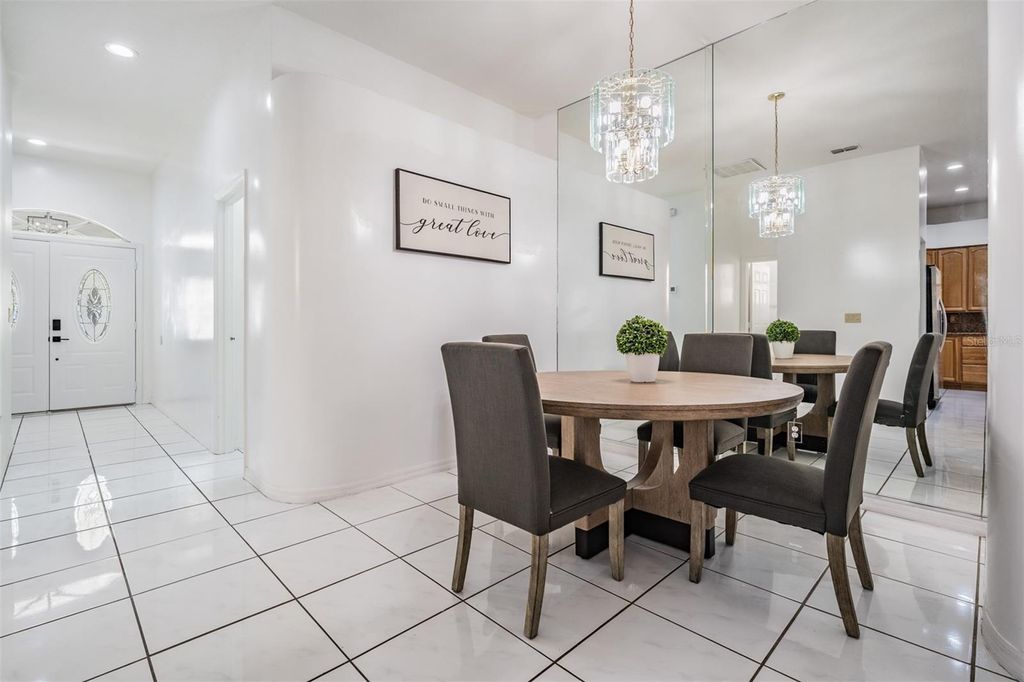 Image 22 of property listing at 8905 W HAMILTON AVENUE, Tampa, FL 33615