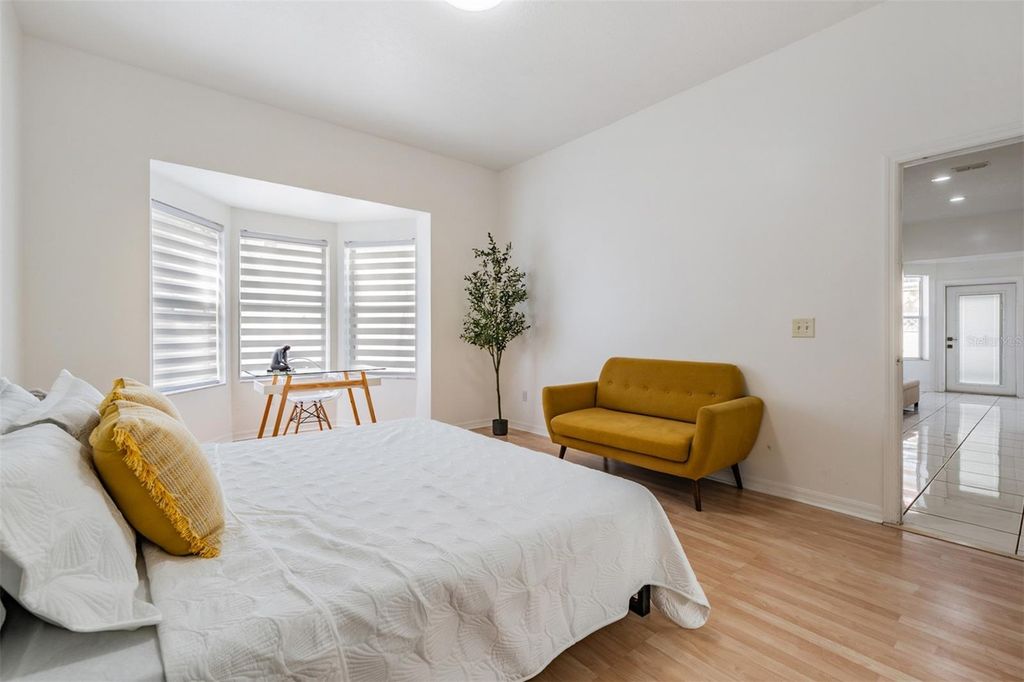 Image 35 of property listing at 8905 W HAMILTON AVENUE, Tampa, FL 33615