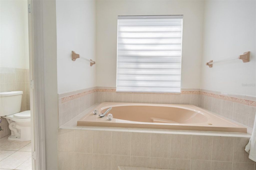 Image 38 of property listing at 8905 W HAMILTON AVENUE, Tampa, FL 33615