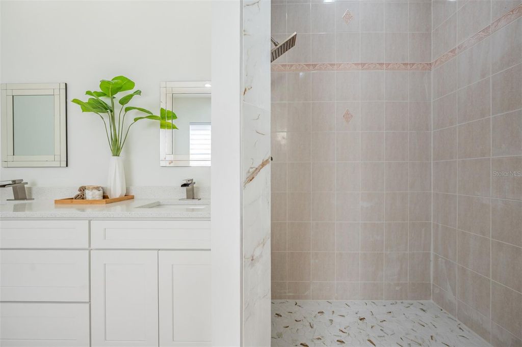 Image 39 of property listing at 8905 W HAMILTON AVENUE, Tampa, FL 33615