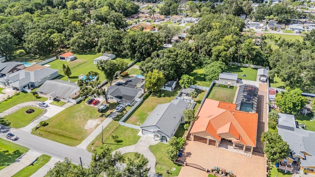 Image 5 of property listing at 8905 W HAMILTON AVENUE, Tampa, FL 33615