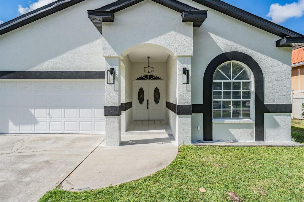 Image 7 of property listing at 8905 W HAMILTON AVENUE, Tampa, FL 33615