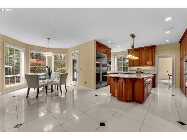 11494 Nw BLACKHAWK Dr, Portland, OR 97229