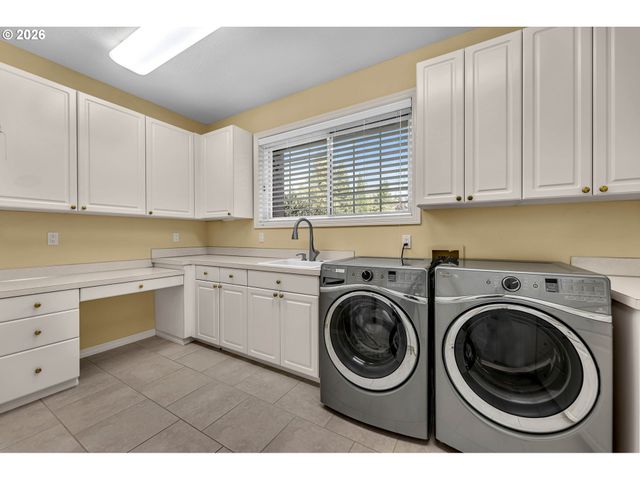 11494 Nw BLACKHAWK Dr, Portland, OR 97229