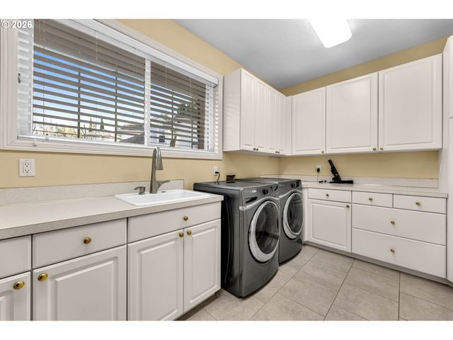 11494 Nw BLACKHAWK Dr, Portland, OR 97229