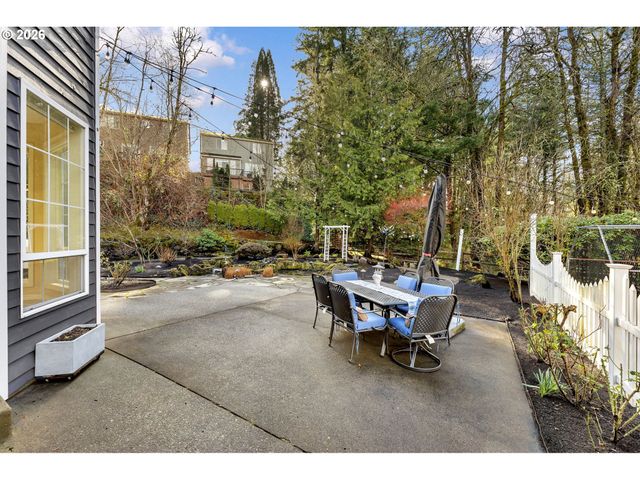 11494 Nw BLACKHAWK Dr, Portland, OR 97229