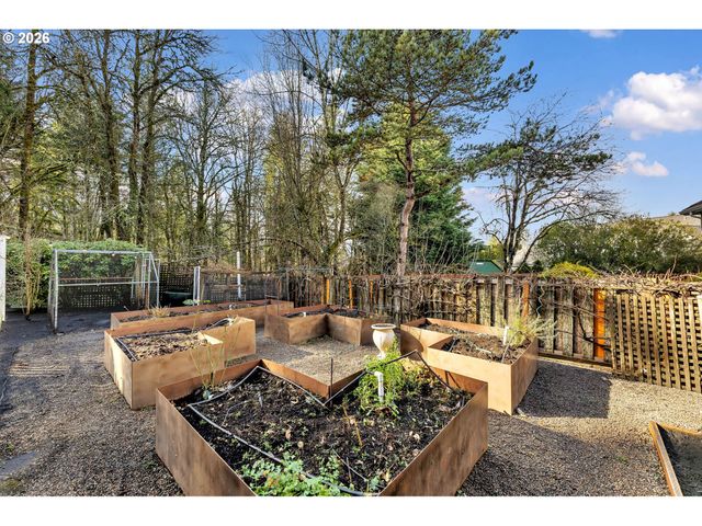 11494 Nw BLACKHAWK Dr, Portland, OR 97229