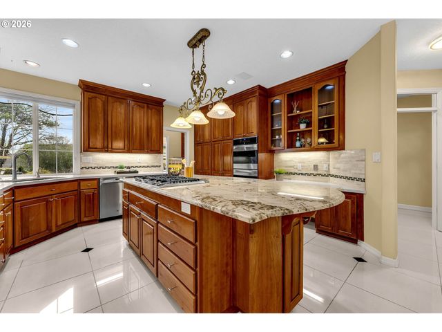 11494 Nw BLACKHAWK Dr, Portland, OR 97229