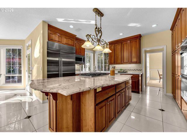 11494 Nw BLACKHAWK Dr, Portland, OR 97229