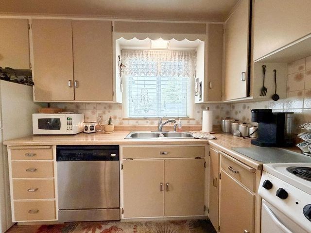 4707 N Elm St, Spokane, WA 99205