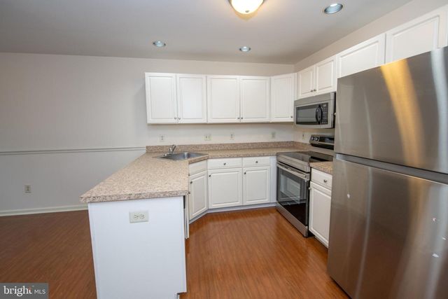 9006 SHEFFIELD DR, Morrisville, PA 19067
