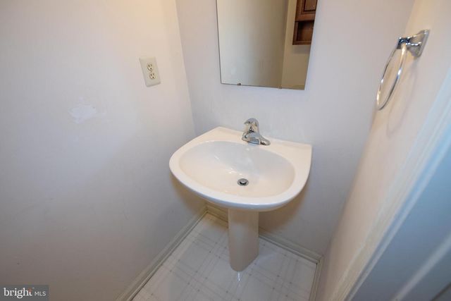 9006 SHEFFIELD DR, Morrisville, PA 19067