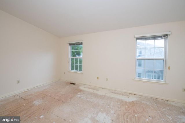 9006 SHEFFIELD DR, Morrisville, PA 19067