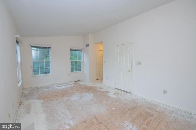9006 SHEFFIELD DR, Morrisville, PA 19067