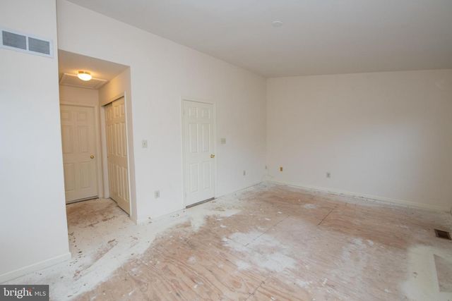 9006 SHEFFIELD DR, Morrisville, PA 19067