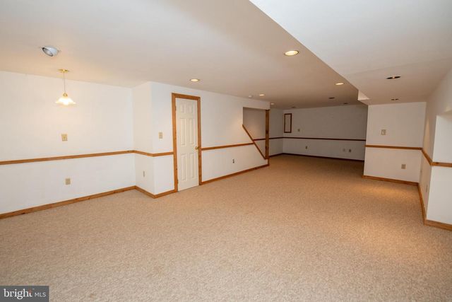 9006 SHEFFIELD DR, Morrisville, PA 19067
