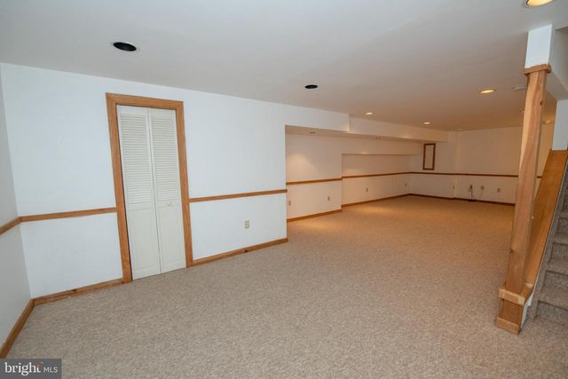 9006 SHEFFIELD DR, Morrisville, PA 19067