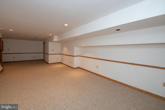 9006 SHEFFIELD DR, Morrisville, PA 19067