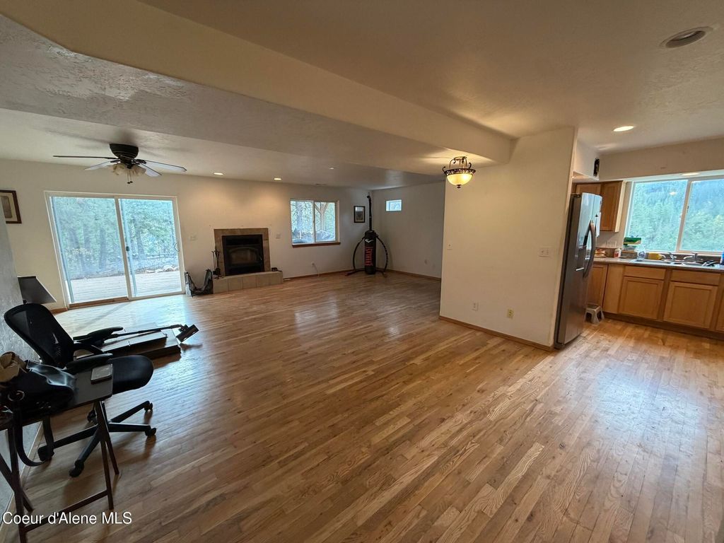 698 Paradise LN, Pinehurst, ID 83850 photo 4