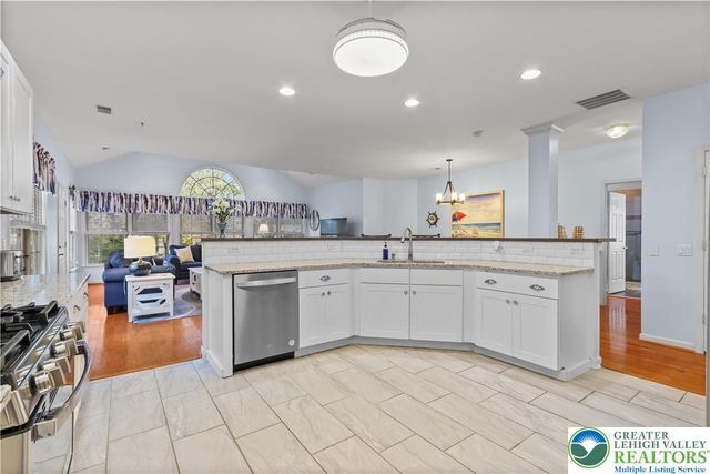 60 Glenmoor Circle North, Palmer Twp, PA 18045