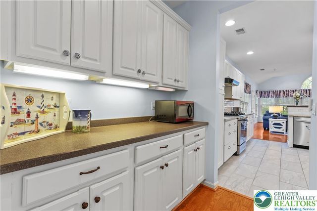 60 Glenmoor Circle North, Palmer Twp, PA 18045