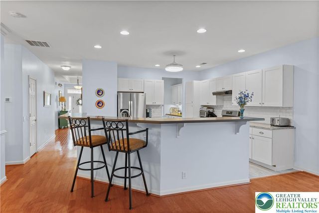 60 Glenmoor Circle North, Palmer Twp, PA 18045