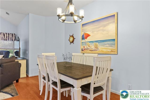 60 Glenmoor Circle North, Palmer Twp, PA 18045