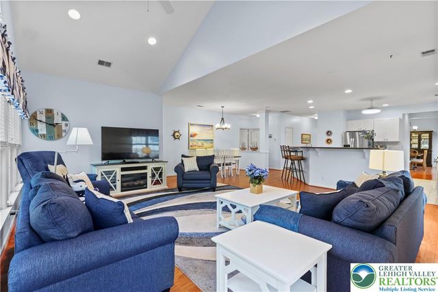 60 Glenmoor Circle North, Palmer Twp, PA 18045