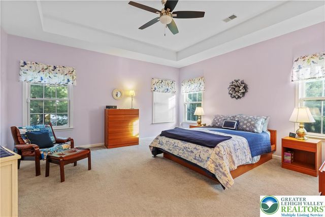 60 Glenmoor Circle North, Palmer Twp, PA 18045