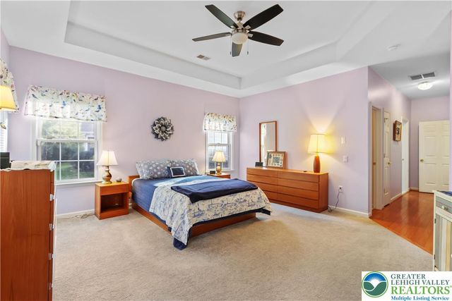 60 Glenmoor Circle North, Palmer Twp, PA 18045