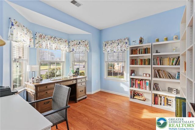 60 Glenmoor Circle North, Palmer Twp, PA 18045