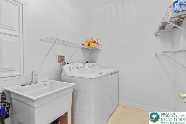 60 Glenmoor Circle North, Palmer Twp, PA 18045