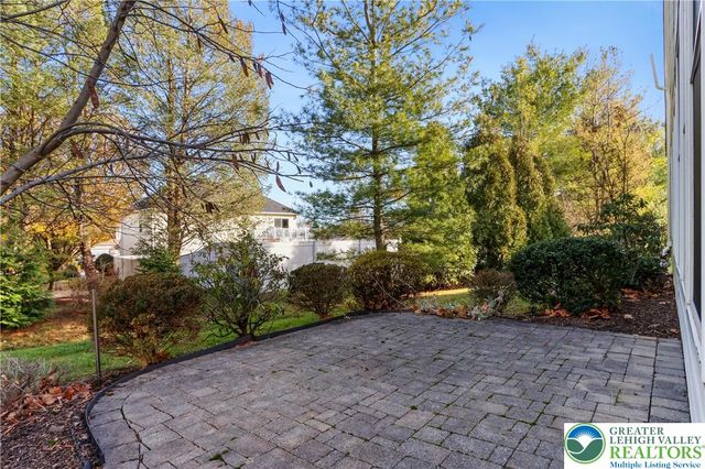 60 Glenmoor Circle North, Palmer Twp, PA 18045