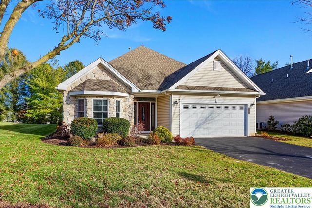 60 Glenmoor Circle North, Palmer Twp, PA 18045