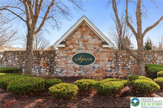 60 Glenmoor Circle North, Palmer Twp, PA 18045