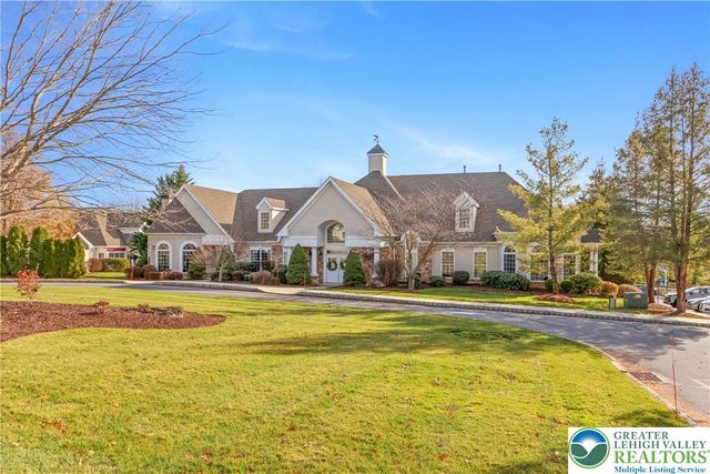 60 Glenmoor Circle North, Palmer Twp, PA 18045