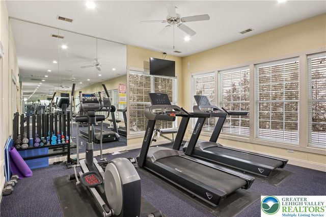 60 Glenmoor Circle North, Palmer Twp, PA 18045