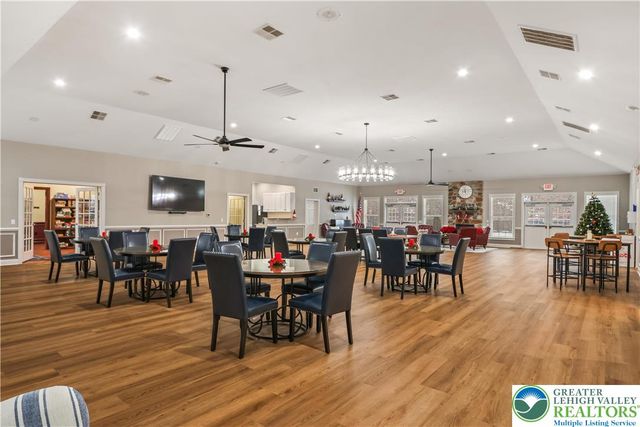 60 Glenmoor Circle North, Palmer Twp, PA 18045