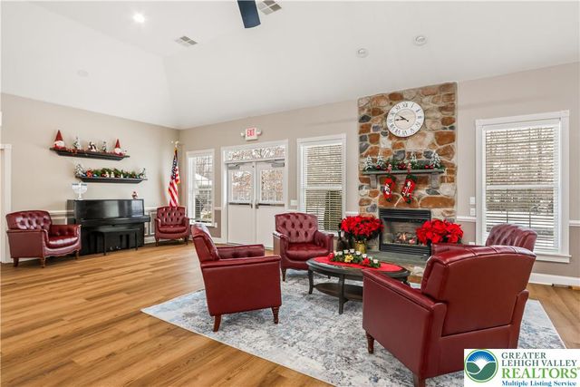 60 Glenmoor Circle North, Palmer Twp, PA 18045