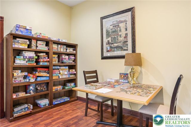 60 Glenmoor Circle North, Palmer Twp, PA 18045