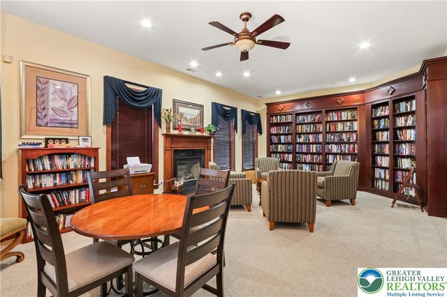 60 Glenmoor Circle North, Palmer Twp, PA 18045