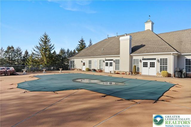 60 Glenmoor Circle North, Palmer Twp, PA 18045