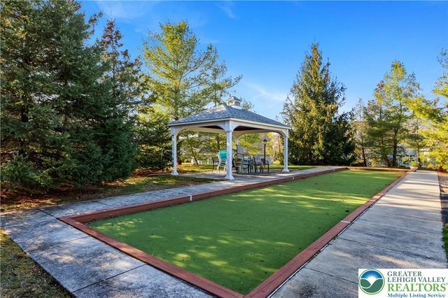 60 Glenmoor Circle North, Palmer Twp, PA 18045